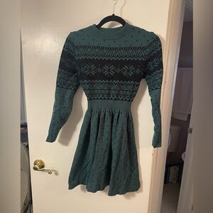 Very stretchy and very thick and warm winter dress. Worn once size MEDIUM